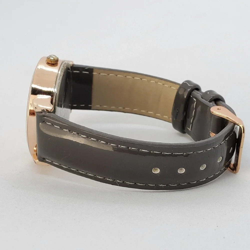 Minimalist Women's‎ Watch 36MM Gold Tone Case Brown Leather Bands New Battery